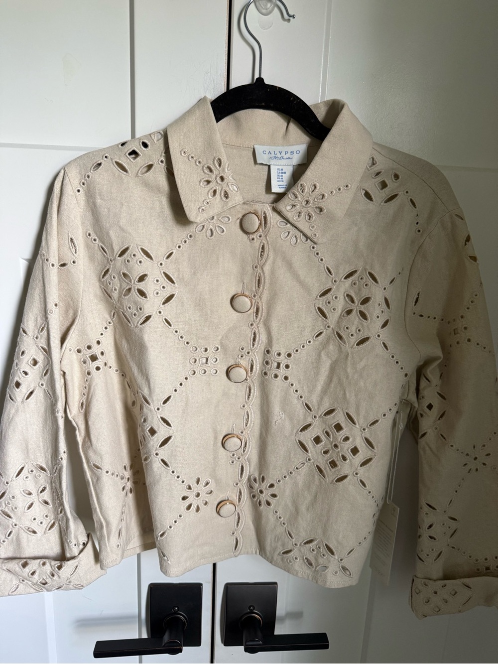 NWT Calypso Linen Cream Eyelet Button-Front Jacket with laser cut detailing. M.